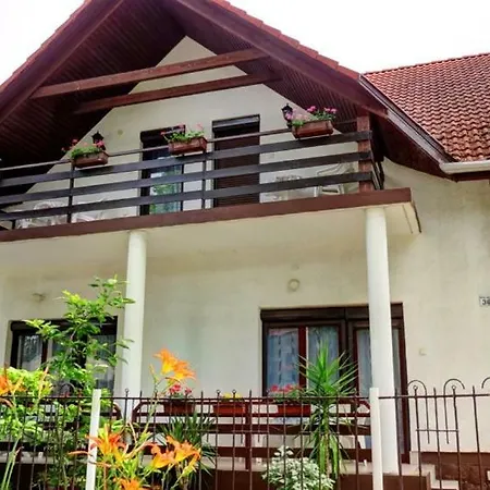 Apartment Charlie Vendeghaz,emelet 8 Fos,100m2-es *